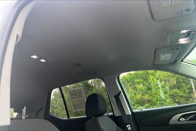 Used 2021 Chevrolet Traverse LS FWD image 28