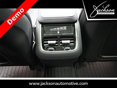 New 2025 Volvo XC90 B6 Core w/ Protection Package image 22