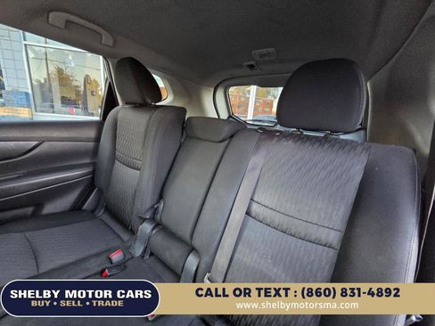 Used 2017 Nissan Rogue SV w/ SV Premium Package image 13