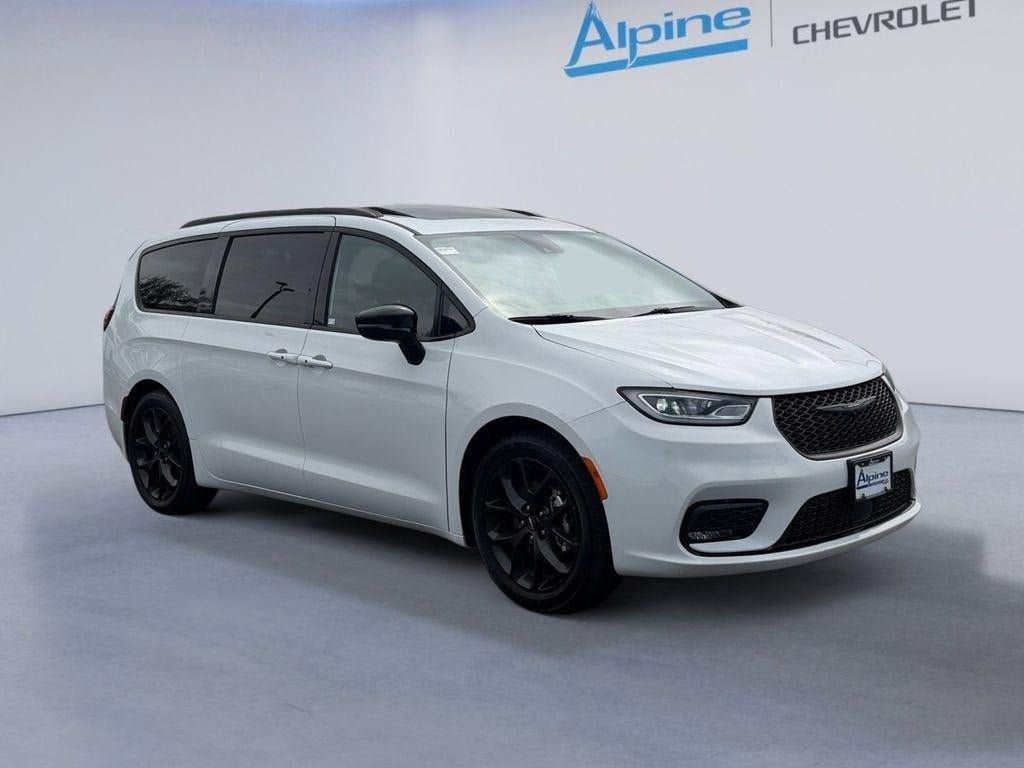 Used 2025 Chrysler Pacifica Limited FWD image 7