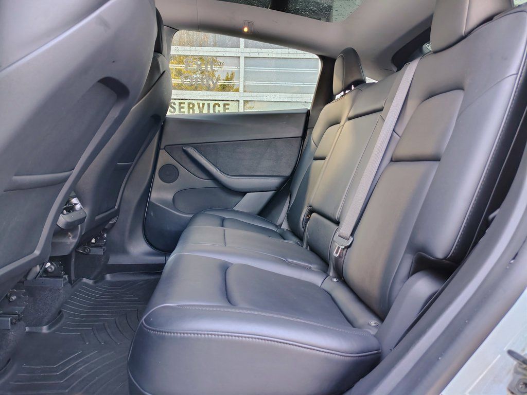 Used 2022 Tesla Model Y Performance AWD/4WD image 32