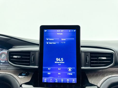 Used 2023 Ford Explorer Platinum w/ Technology Package image 6