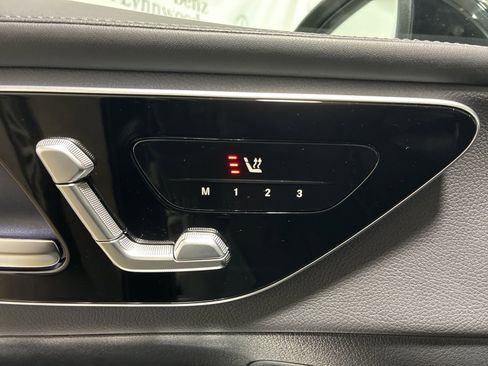 Used 2025 Mercedes-Benz GLC 300 4MATIC image 8