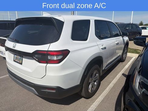 Used 2025 Honda Pilot EX-L image 3