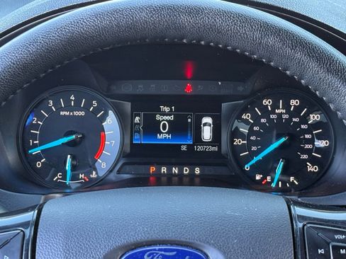 Used 2018 Ford Explorer XLT image 27