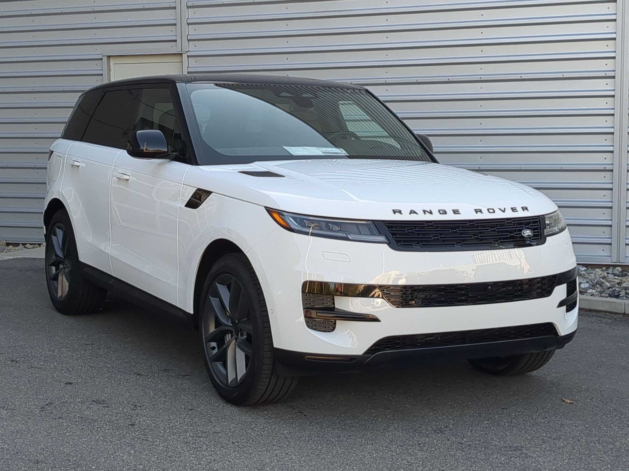 New 2027 Land Rover Range Rover Sport SE AWD/4WD image 3