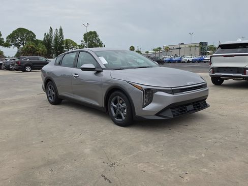 New 2026 Kia K4 FWD image 2