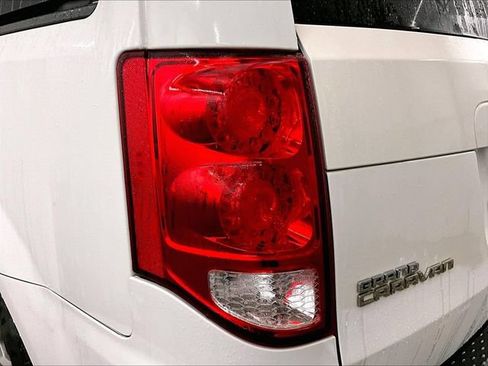 Used 2019 Dodge Grand Caravan SE FWD image 30
