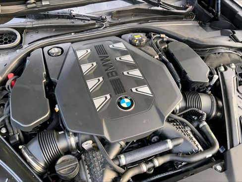 Certified 2023 BMW 760i xDrive image 30