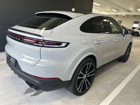 Certified 2025 Porsche Cayenne Coupe AWD/4WD image 3