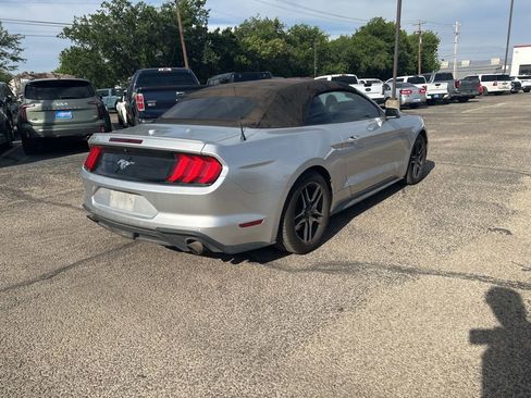 Used 2018 Ford Mustang Premium RWD image 4