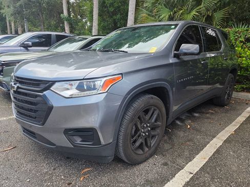 Used 2020 Chevrolet Traverse LS w/ LPO, Black Accent Package FWD image 3