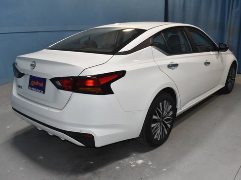 Certified 2025 Nissan Altima 2.5 SV FWD image 22
