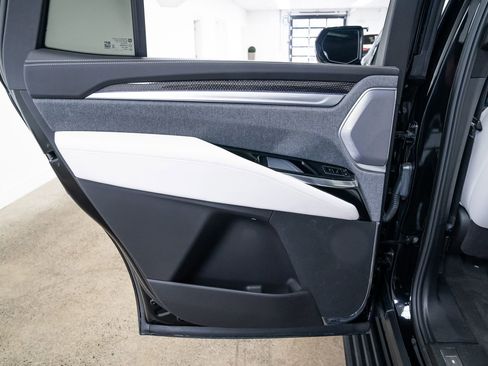 Used 2025 Cadillac Escalade V image 24