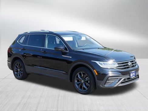 Certified 2023 Volkswagen Tiguan SE w/ Panoramic Sunroof Package AWD/4WD image 8