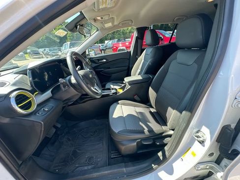 Used 2024 Chevrolet Trax LT w/ Driver Confidence Package FWD image 21