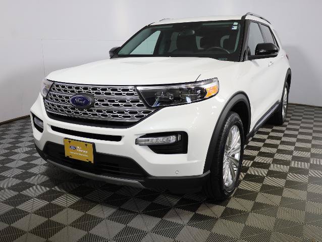 Certified 2023 Ford Explorer Limited w/ Equipment Group 301A AWD/4WD image 3