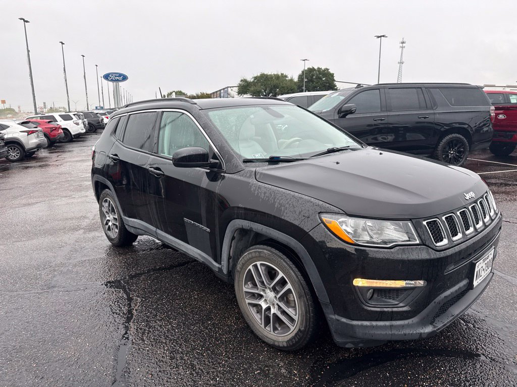 Used 2018 Jeep Compass Latitude FWD image 4