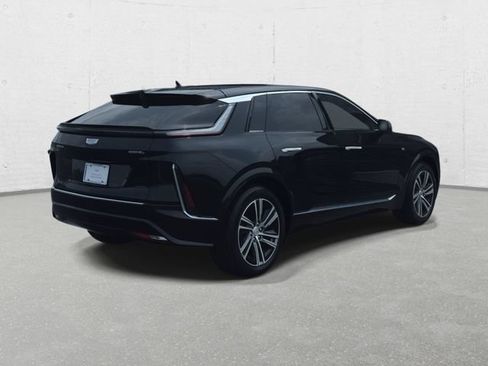 Certified 2024 Cadillac Lyriq Luxury AWD/4WD image 5