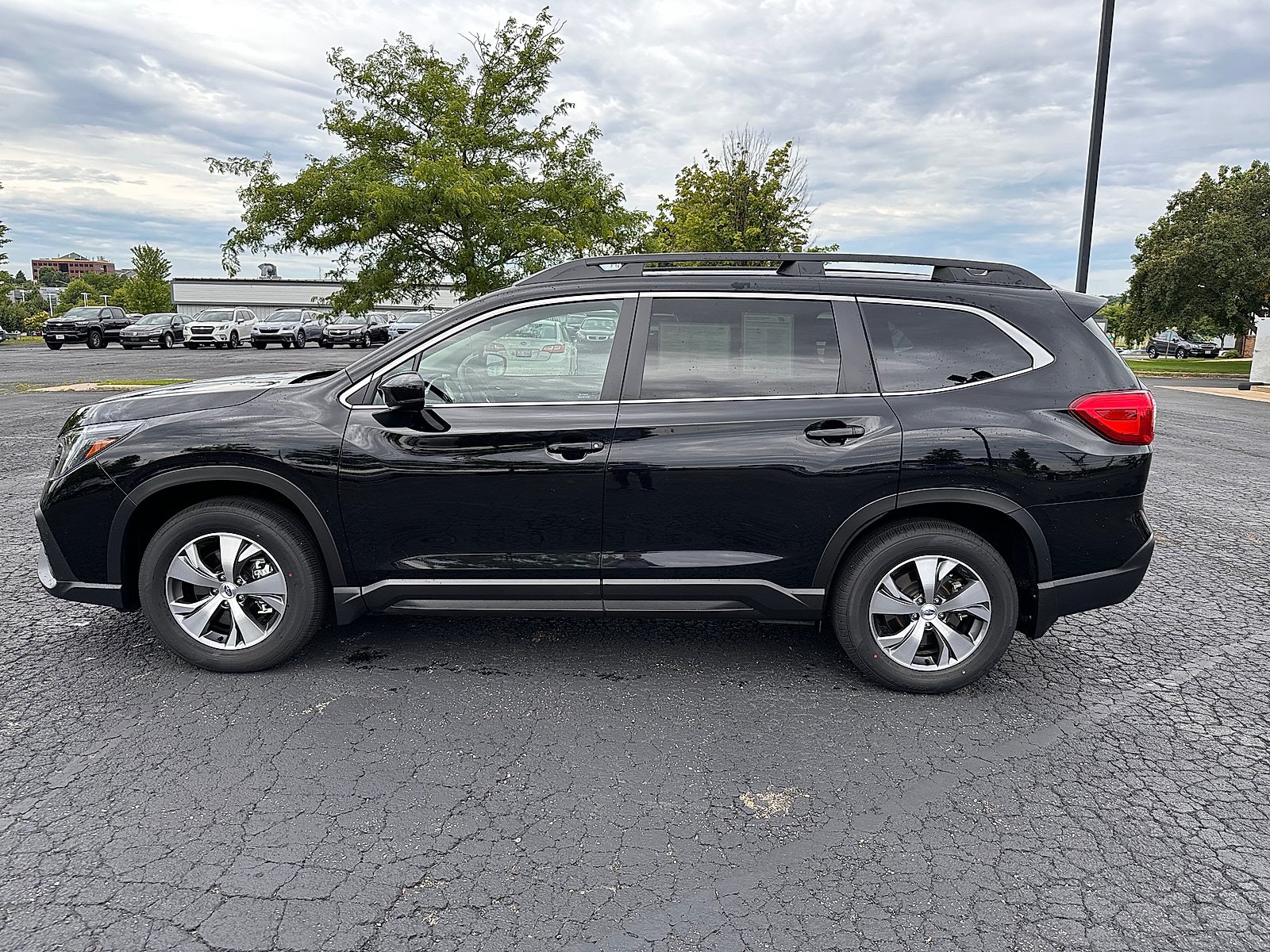 Used 2025 Subaru Ascent Premium AWD/4WD image 6