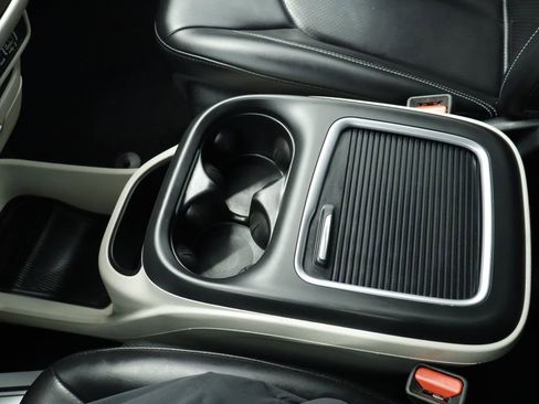 Certified 2023 Chrysler Pacifica Touring-L FWD image 36