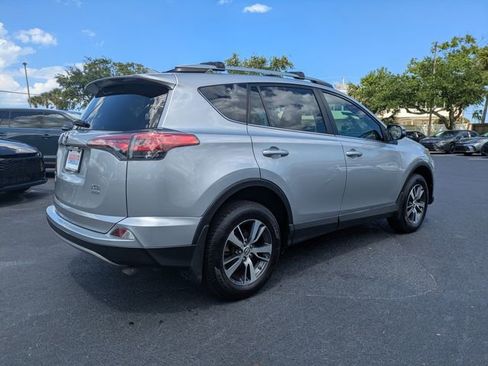 Used 2018 Toyota RAV4 XLE AWD/4WD image 4
