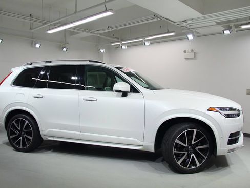 Used 2018 Volvo XC90 T6 Momentum w/ Convenience Package AWD/4WD image 11
