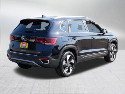 Used 2023 Volkswagen Taos SE w/ Panoramic Sunroof Package AWD/4WD image 7
