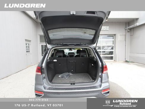 Used 2024 Volkswagen Taos SE AWD/4WD image 38