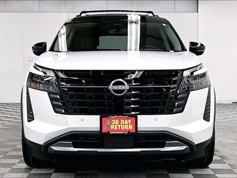 New 2026 Nissan Pathfinder Platinum image 16