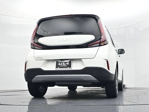 Certified 2025 Kia Soul LX w/ LX Technology Package FWD image 36