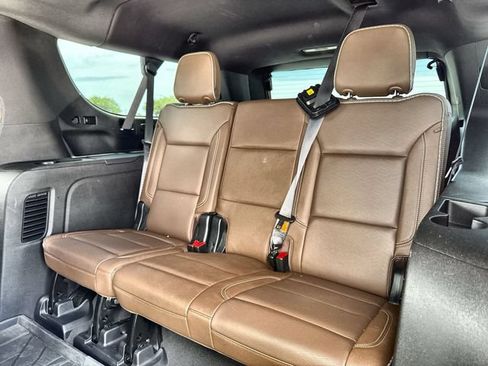 Used 2023 Chevrolet Suburban High Country w/ Advanced Technology Package RWD image 24