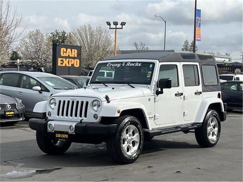Used 2015 Jeep Wrangler Unlimited Sahara w/ Connectivity Group image 22