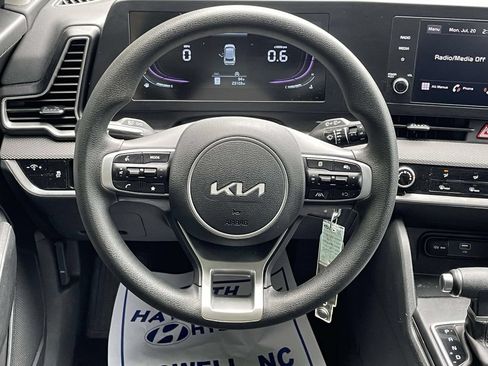 Used 2025 Kia Sportage LX FWD image 12