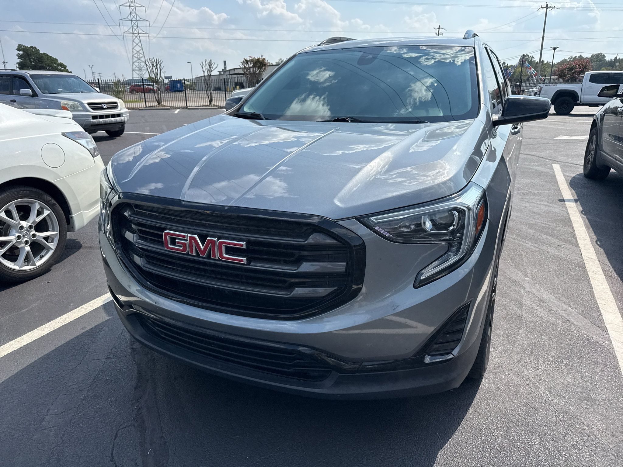 Used 2020 GMC Terrain SLE w/ Driver Convenience Package FWD image 4
