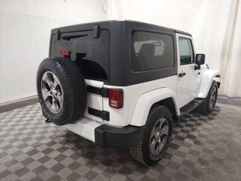 Used 2016 Jeep Wrangler Sahara w/ Connectivity Group AWD/4WD image 3