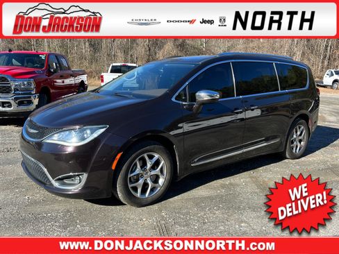 Used 2017 Chrysler Pacifica Limited w/ UConnect Theater Package image 1
