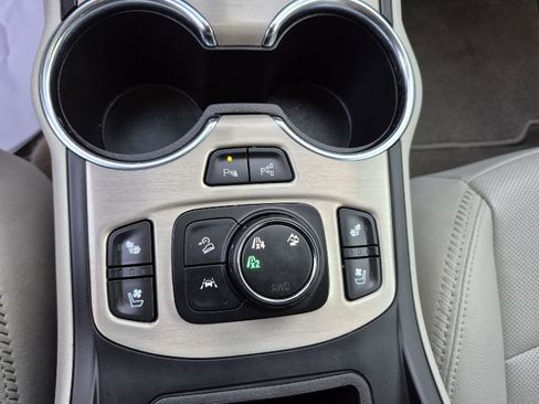 Used 2024 GMC Terrain Denali w/ Denali Premium Package image 18