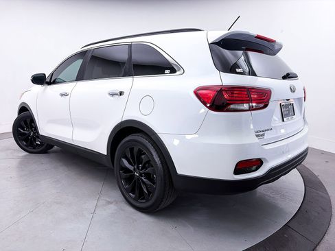 Used 2019 Kia Sorento S FWD image 2