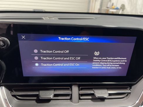 Used 2025 Chevrolet Trax LT w/ LT Convenience Package image 28