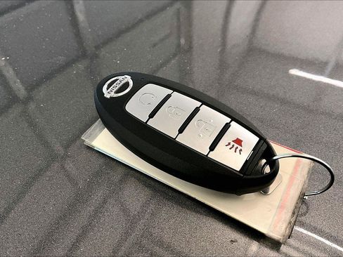 Used 2021 Nissan Rogue SV image 9