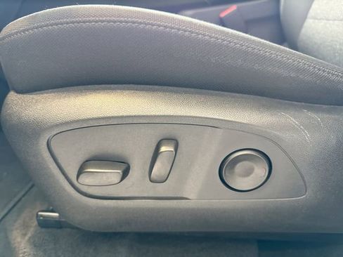 Used 2025 GMC Acadia Elevation image 12