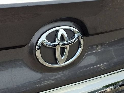 Used 2017 Toyota Camry XLE FWD image 32