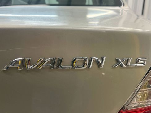 Used 2004 Toyota Avalon XLS image 14