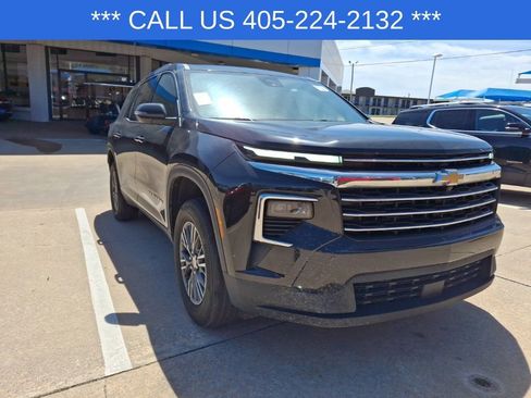 Used 2025 Chevrolet Traverse LT FWD image 9