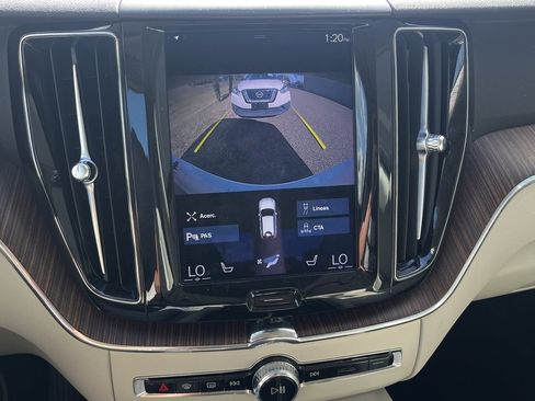 Used 2021 Volvo XC60 T5 Momentum image 11