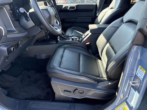 New 2025 Ford Bronco Badlands image 9