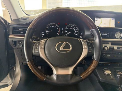 Used 2015 Lexus ES 350 w/ Luxury Package FWD image 13