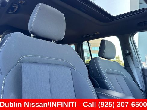 Used 2025 Jeep Grand Cherokee Laredo X w/ Luxury Tech Group I RWD image 21