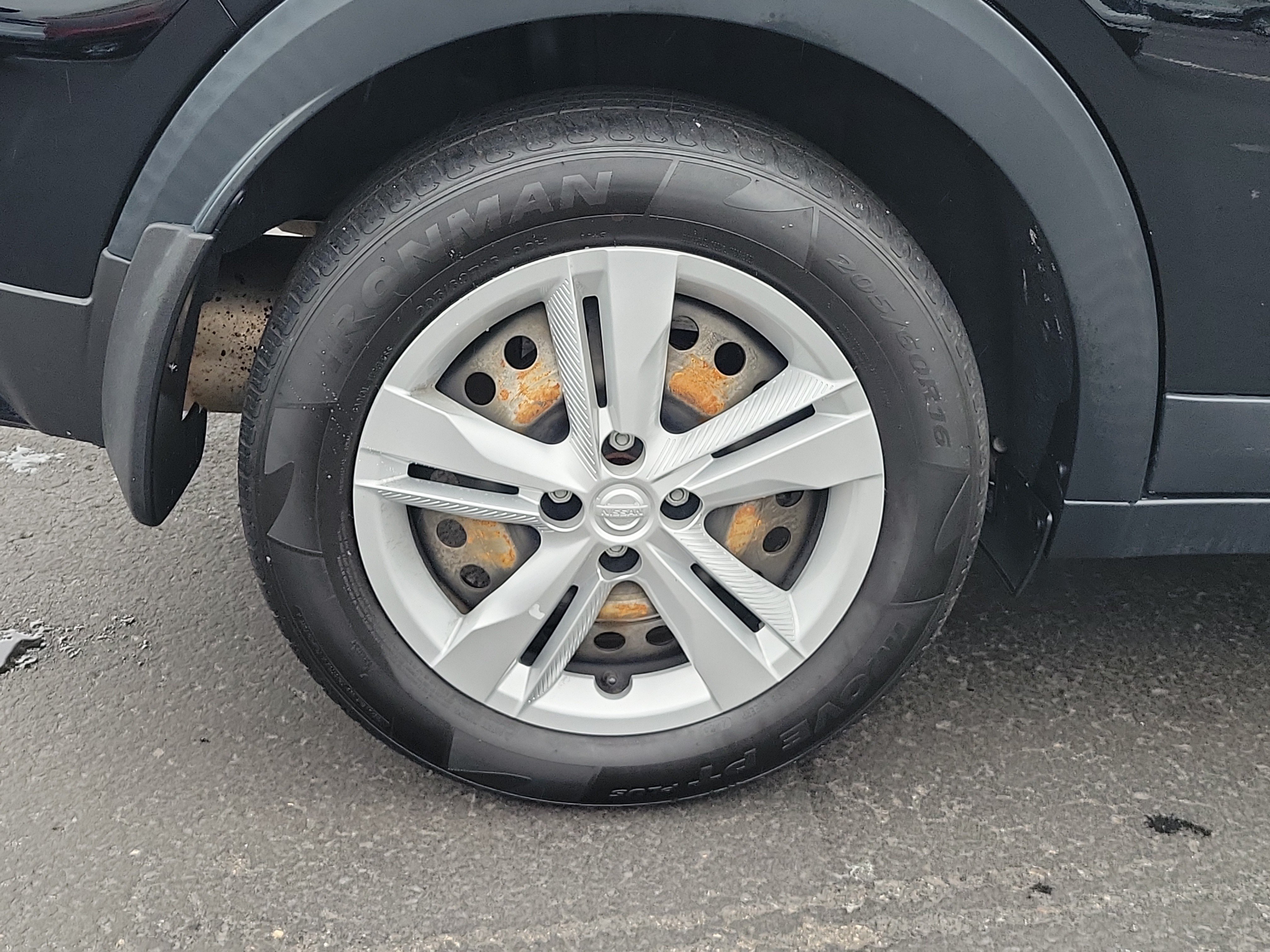 Used 2023 Nissan Kicks S FWD image 5